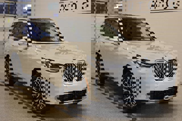 New 2025 BMW X3 xDrive30i w/ Premium Package