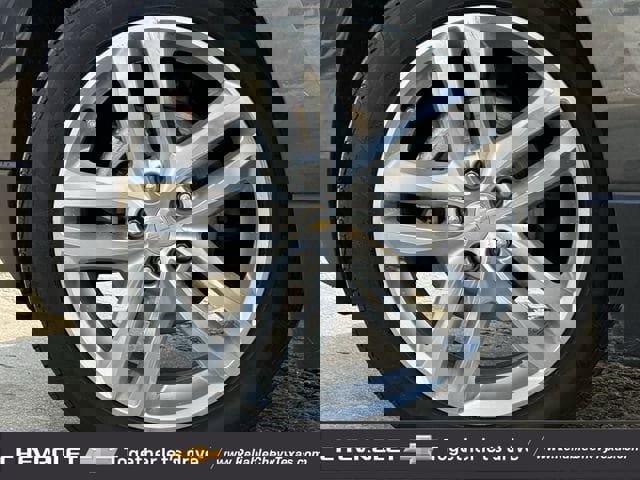 Used 2018 Chevrolet Equinox Premier image 10