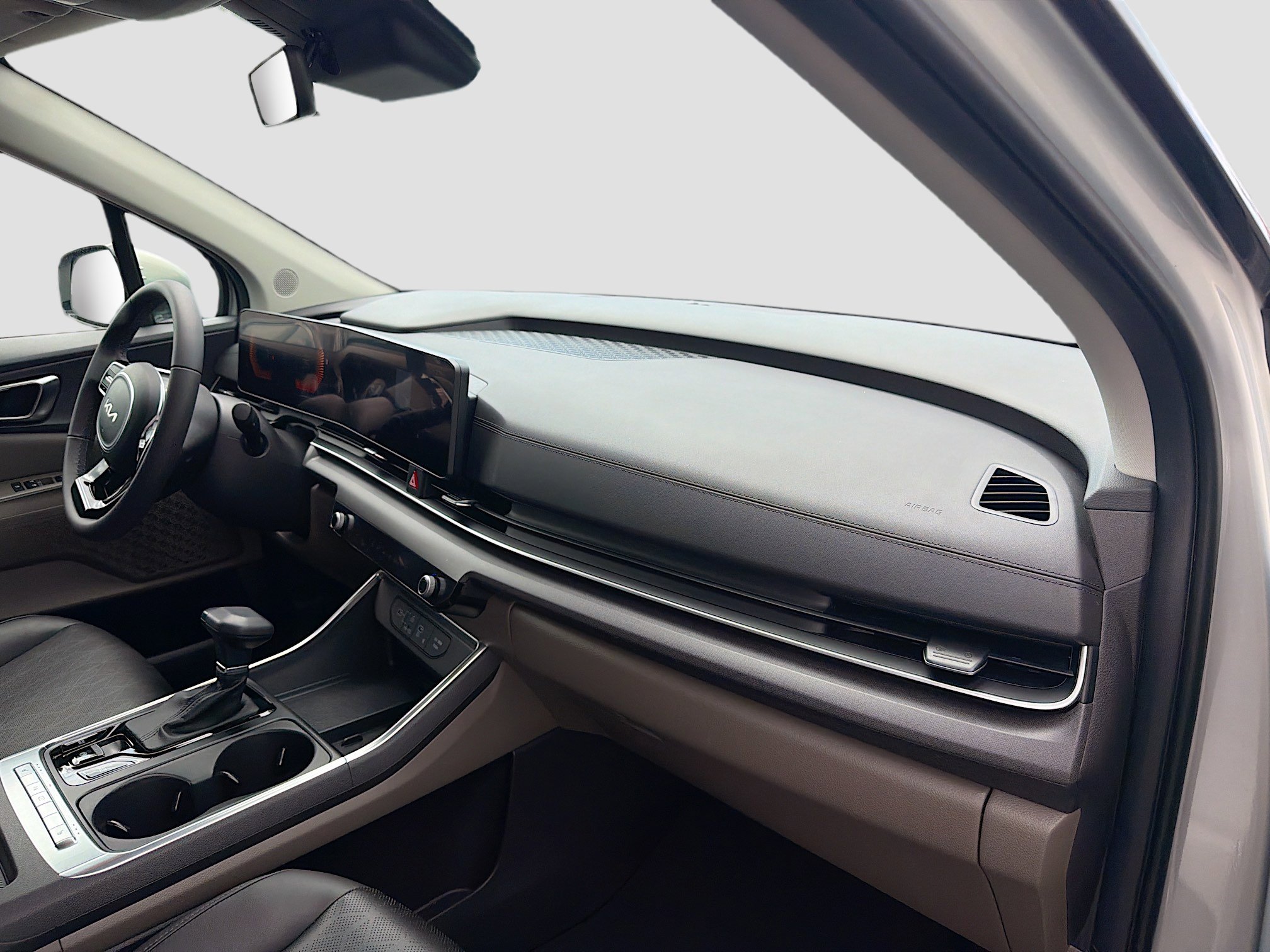 Used 2025 Kia Carnival EX image 16