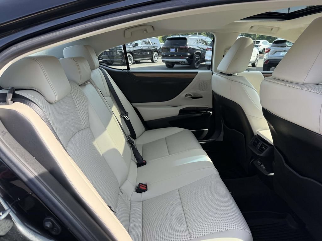 Used 2023 Lexus ES 350 w/ Premium Package FWD image 16
