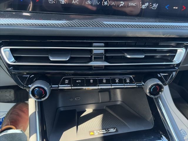 New 2026 Chevrolet Traverse High Country w/ LPO, Floor Liner Package image 24