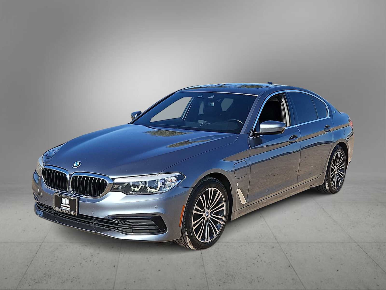 Used 2019 BMW 530e w/ Convenience Package image 4