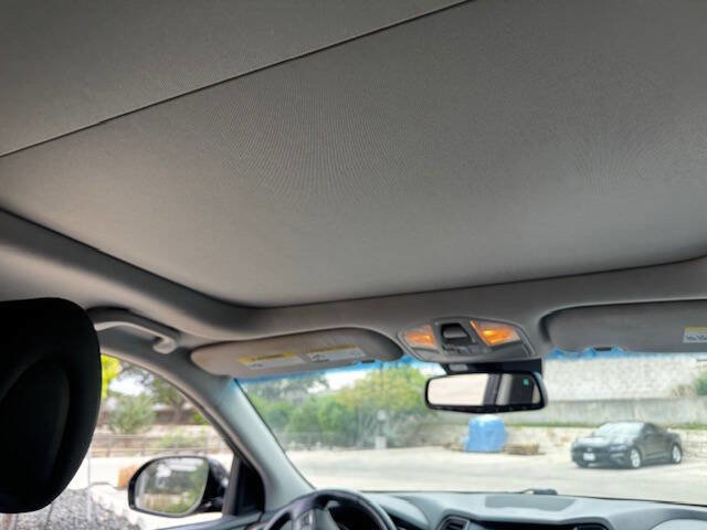 Used 2018 Hyundai Santa Fe Limited w/ Cargo Package image 22