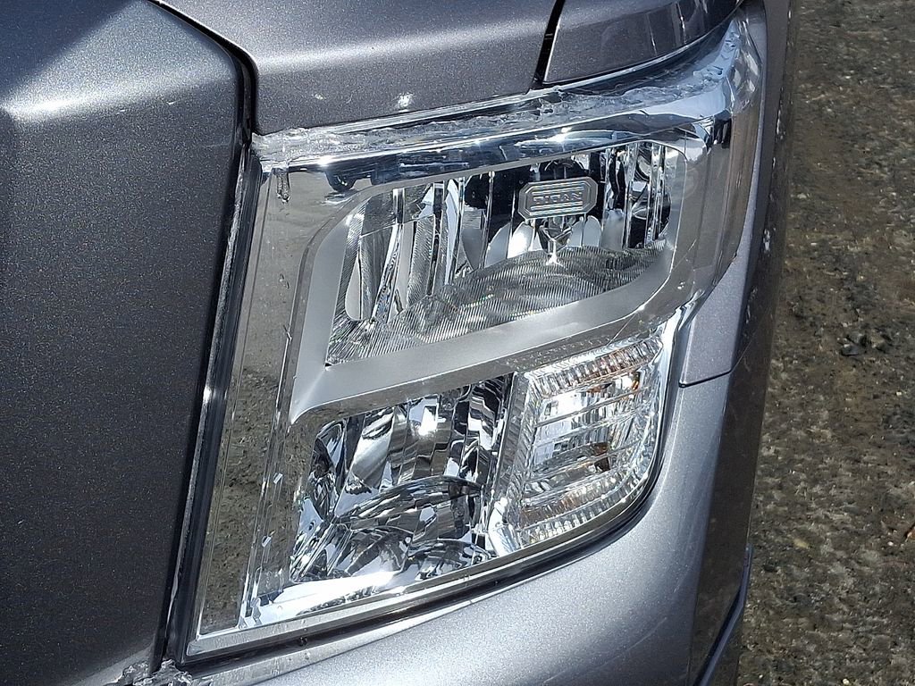 Used 2021 Nissan Titan SV w/ SV Convenience Package image 9