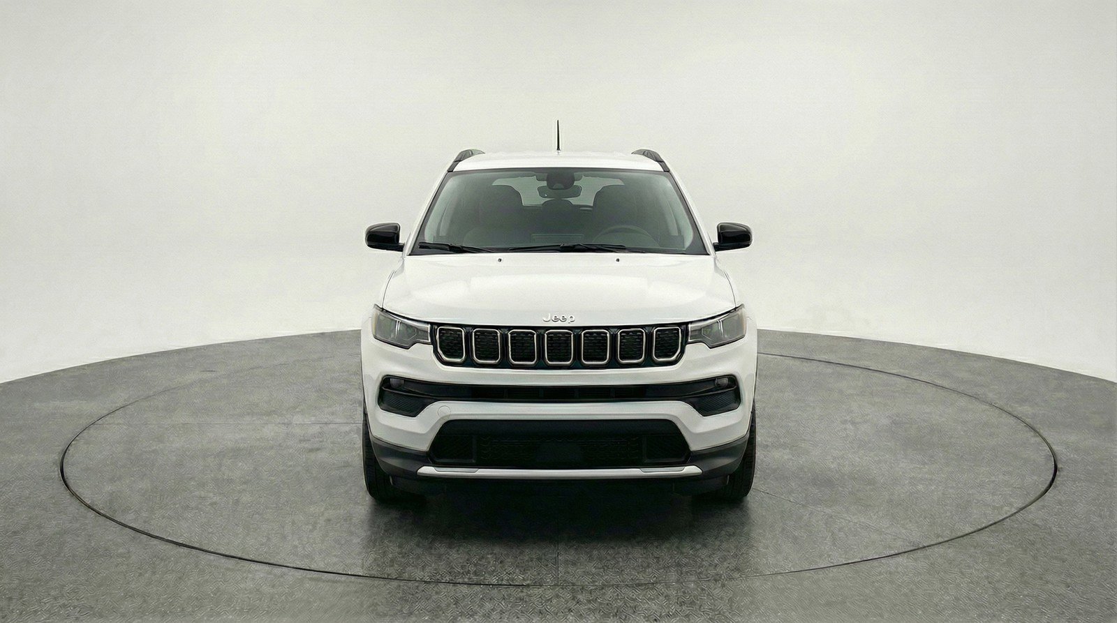 Used 2025 Jeep Compass Latitude AWD/4WD image 2