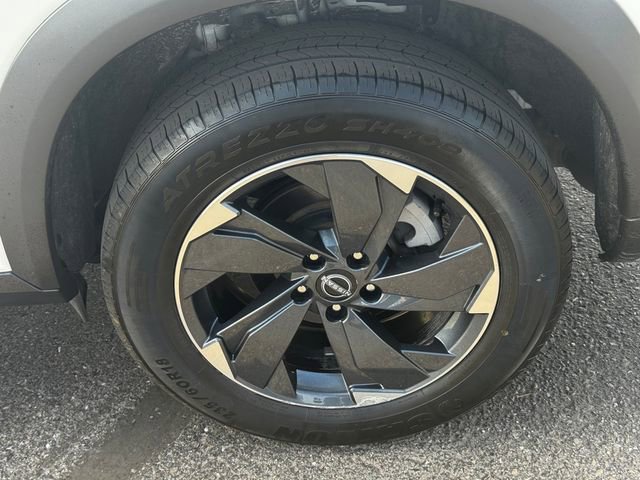 Used 2024 Nissan Rogue SV AWD/4WD image 11