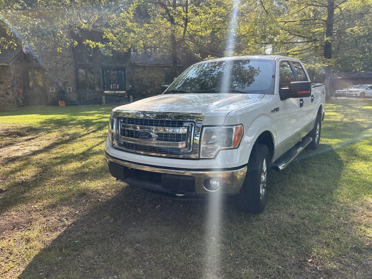 Used 2013 Ford F150 XLT w/ XLT Chrome Pkg image 2