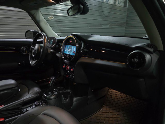 Used 2023 MINI Cooper 2-Door Hardtop image 12