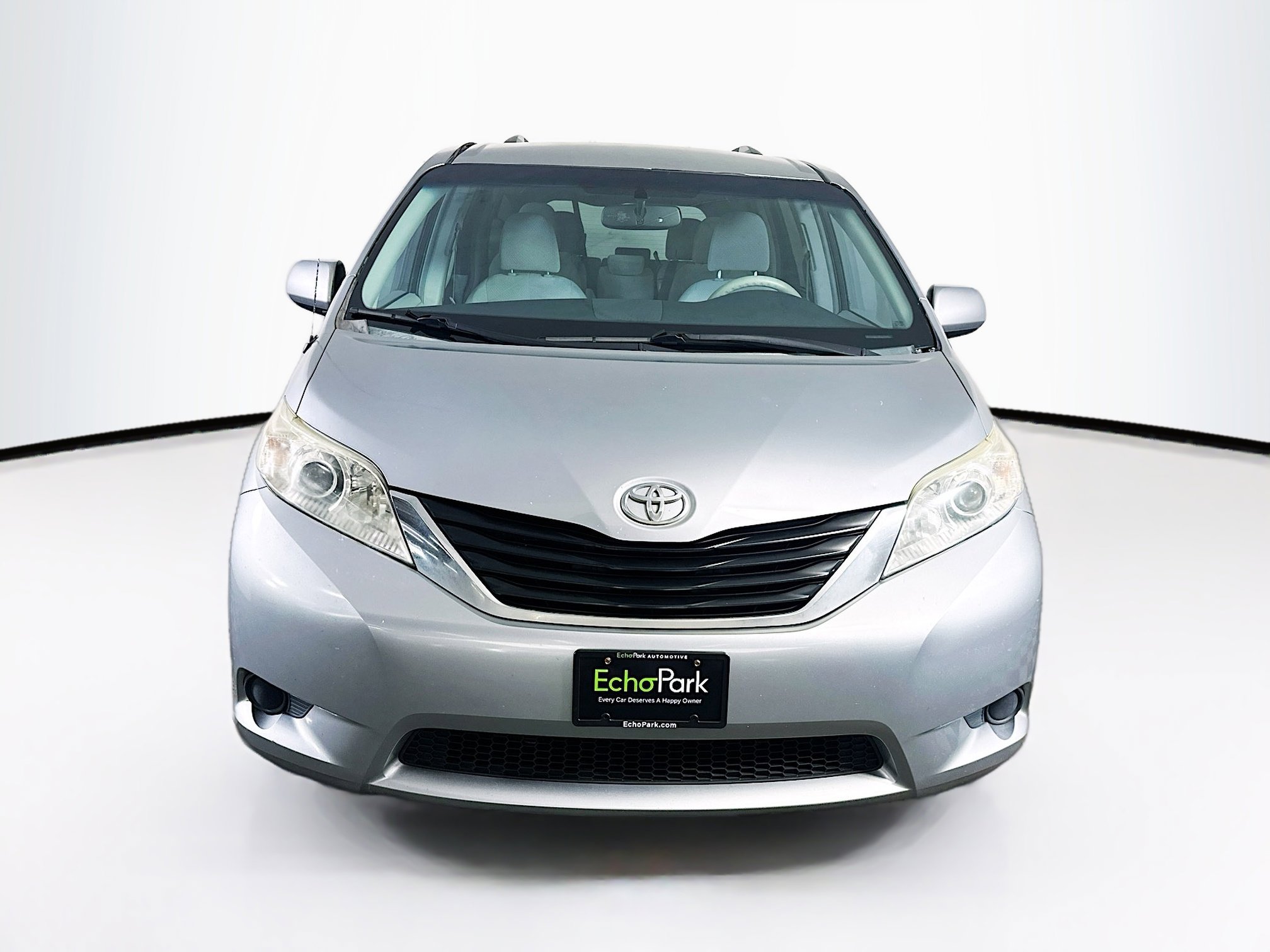 Used 2011 Toyota Sienna LE FWD image 2