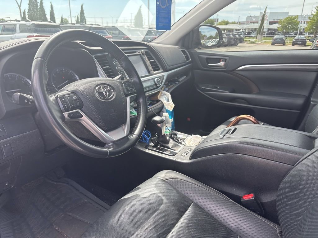 Used 2019 Toyota Highlander Limited FWD image 4