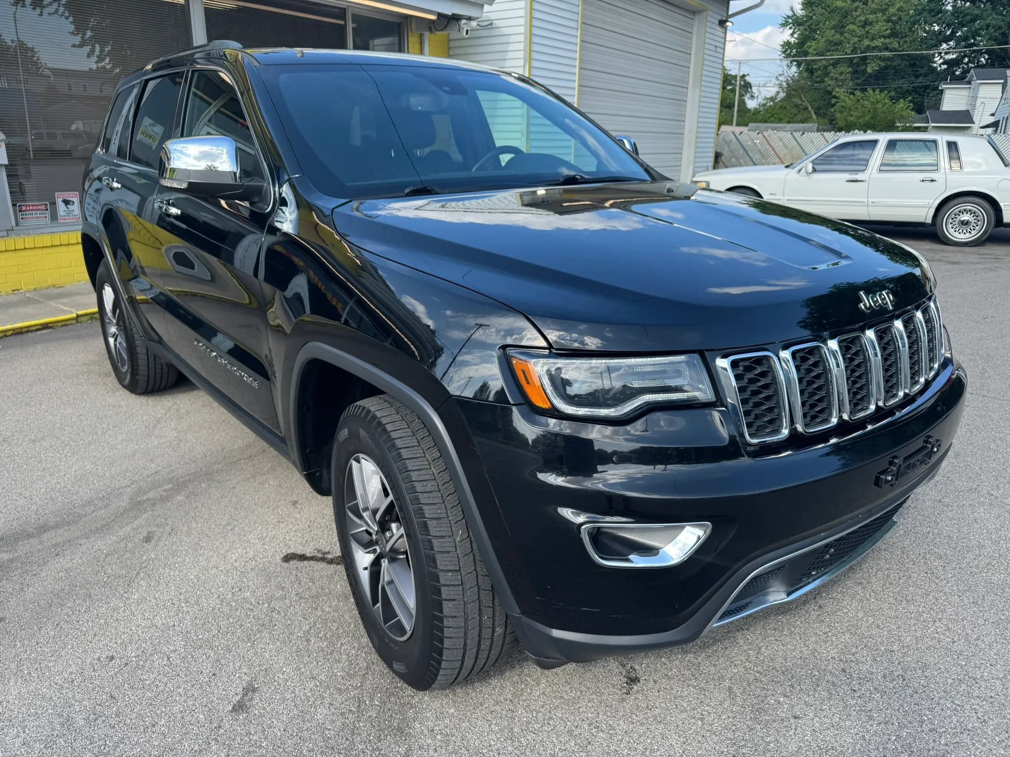 Used 2019 Jeep Grand Cherokee Limited w/ Luxury Group II AWD/4WD image 12
