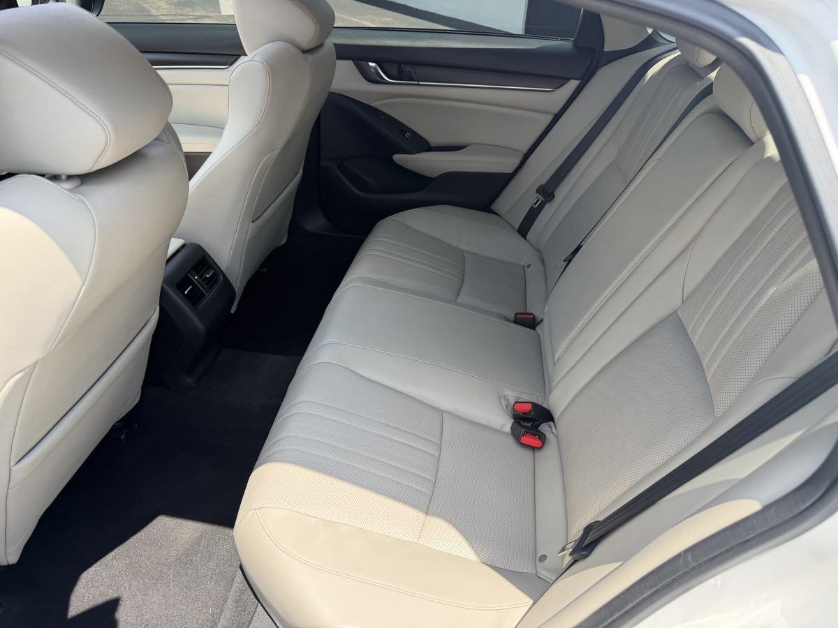Used 2018 Honda Accord Touring image 13
