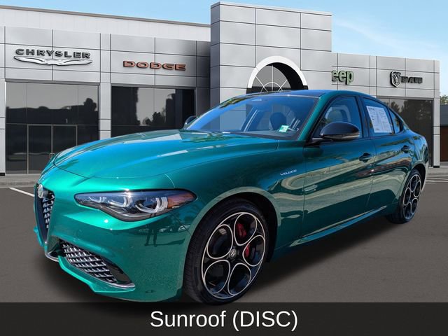 Used 2025 Alfa Romeo Giulia AWD w/ Veloce Package AWD image 9