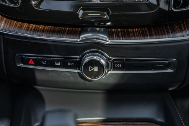 Used 2023 Volvo XC60 B5 Plus w/ Protection Package Premier image 24