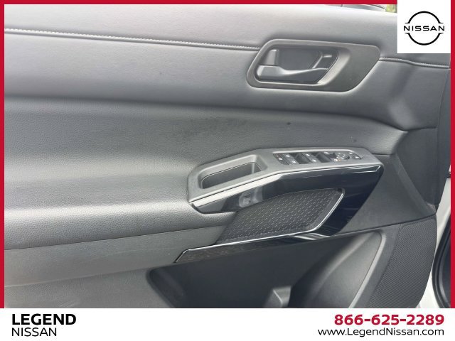 Used 2024 Nissan Pathfinder S AWD/4WD image 17