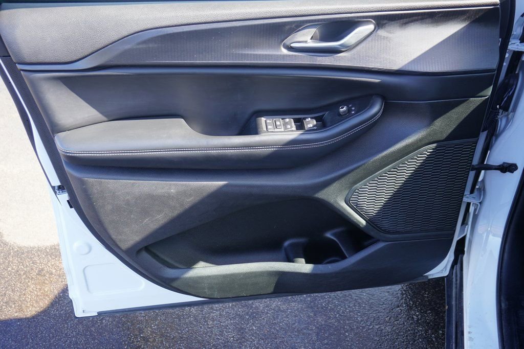 Used 2023 Jeep Grand Cherokee L Laredo image 10