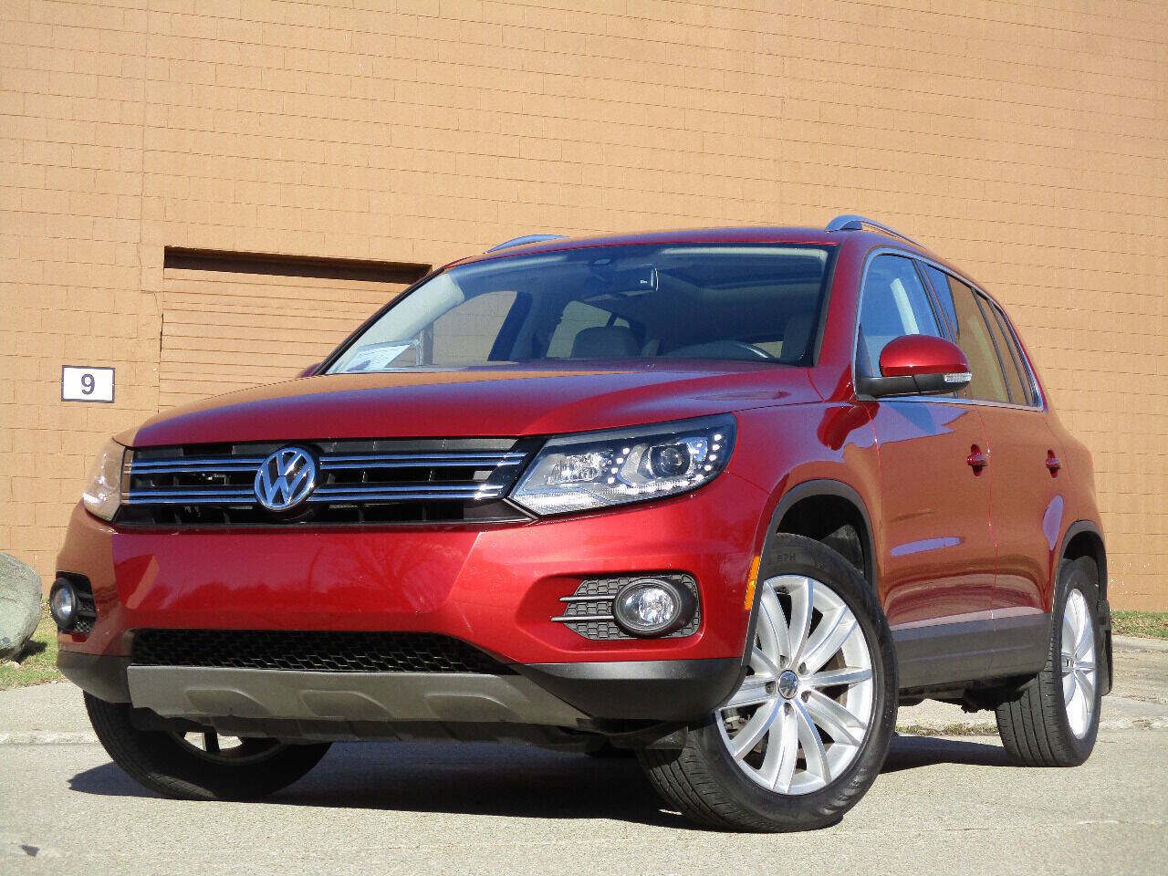 Used 2016 Volkswagen Tiguan SE AWD/4WD image 1