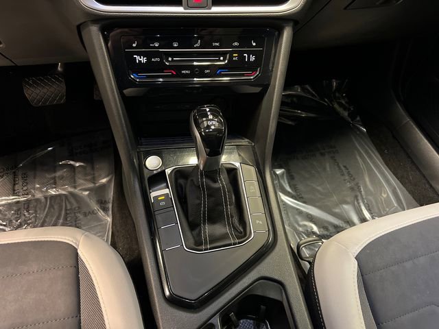 Certified 2025 Volkswagen Taos SE image 27