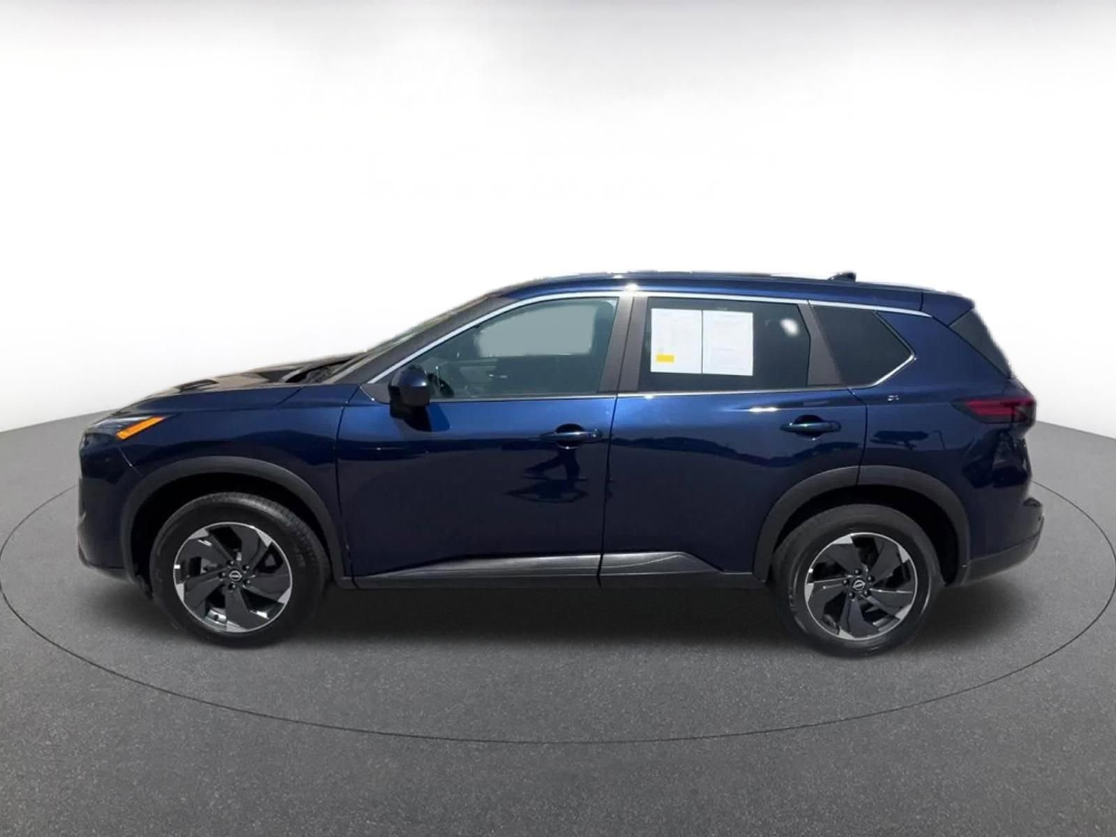 Used 2025 Nissan Rogue SV FWD image 9