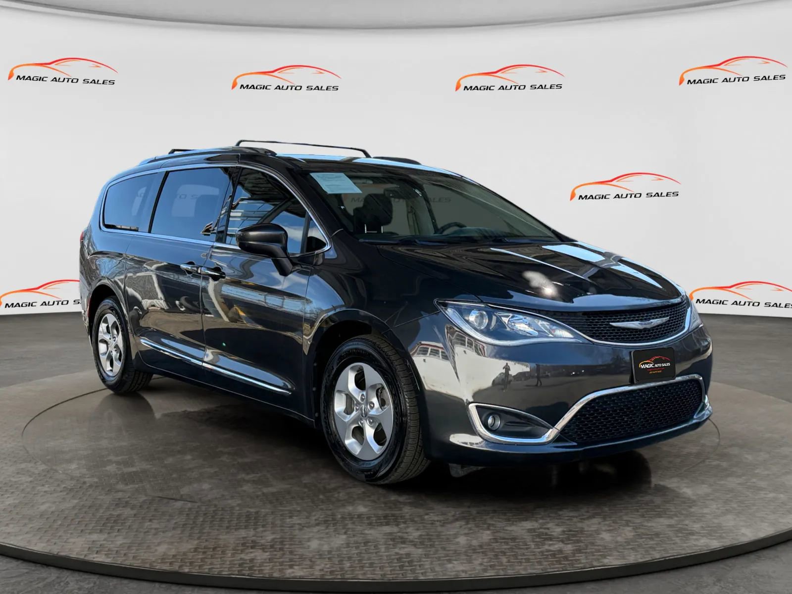 Used 2017 Chrysler Pacifica Touring-L Plus image 5