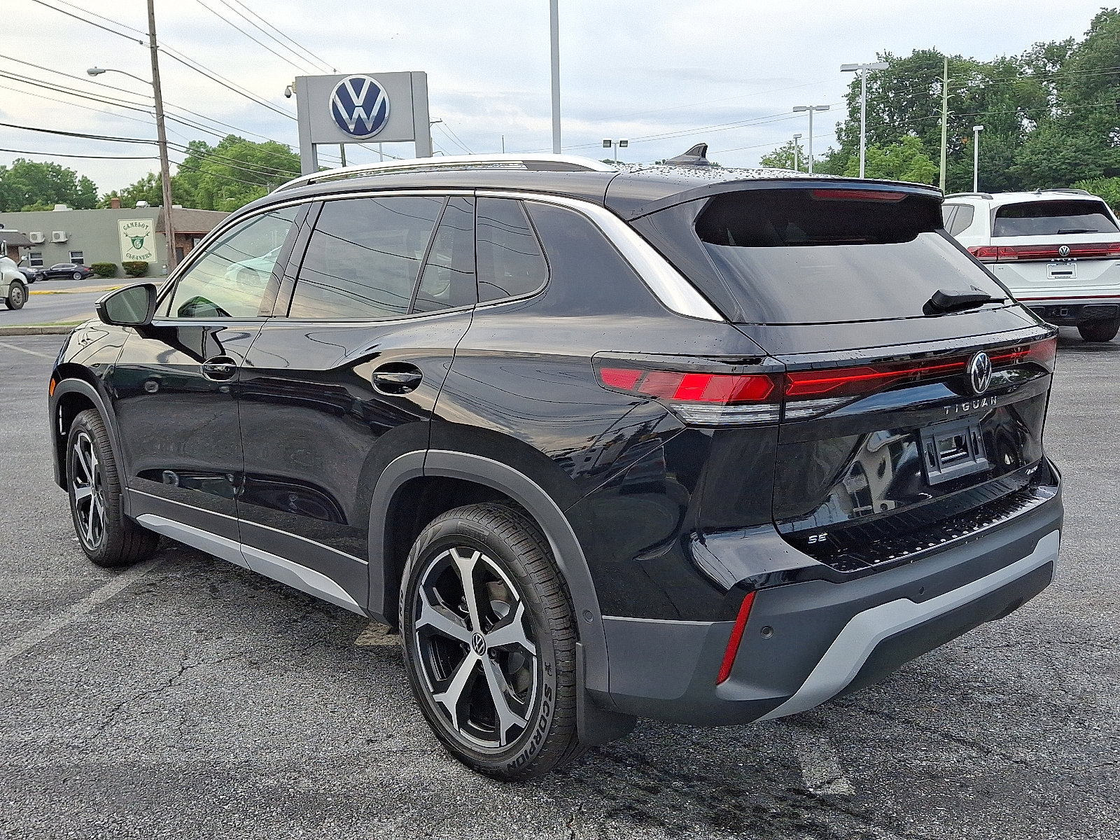 New 2025 Volkswagen Tiguan SE image 4