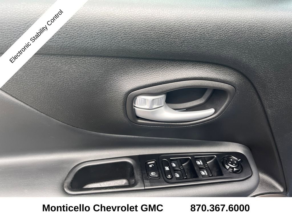 Used 2023 Jeep Renegade Latitude w/ Sun/Sound Group AWD/4WD image 11