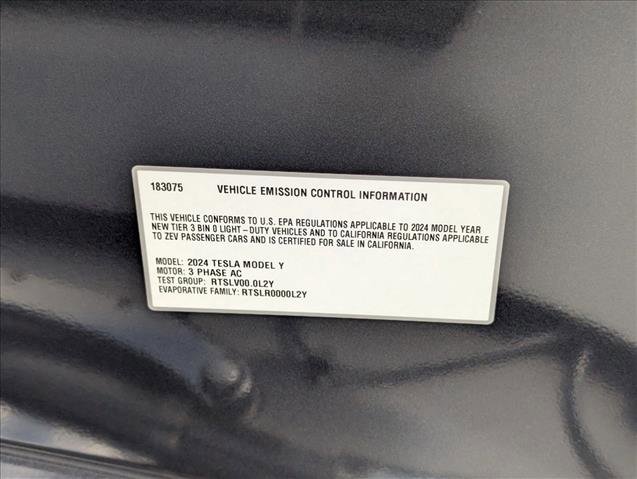 Used 2024 Tesla Model Y Long Range AWD/4WD image 23