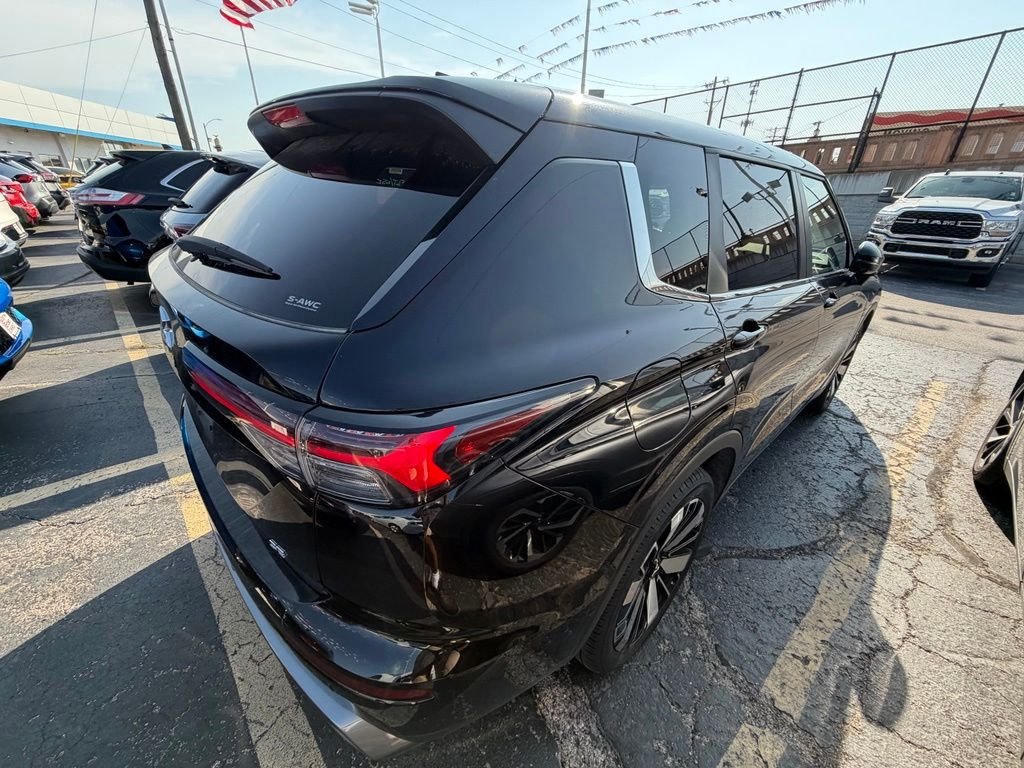 Used 2025 Mitsubishi Outlander SE AWD/4WD image 12