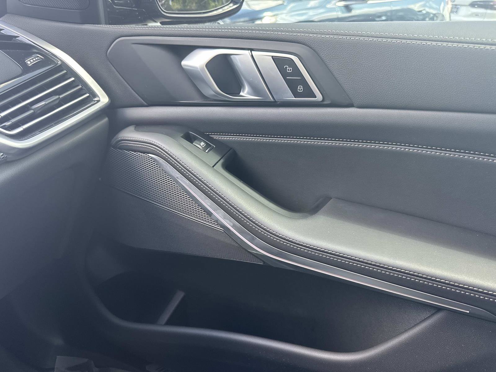 Used 2023 BMW X5 xDrive40i w/ M Sport Package image 22