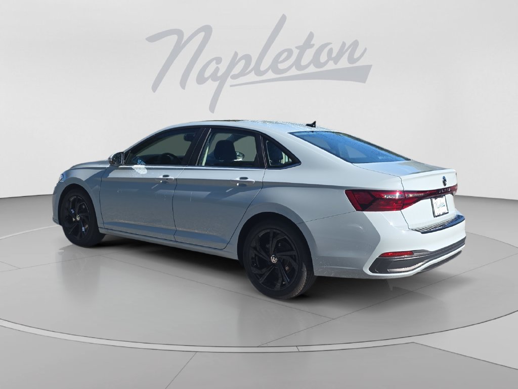 New 2027 Volkswagen Jetta SE FWD image 3