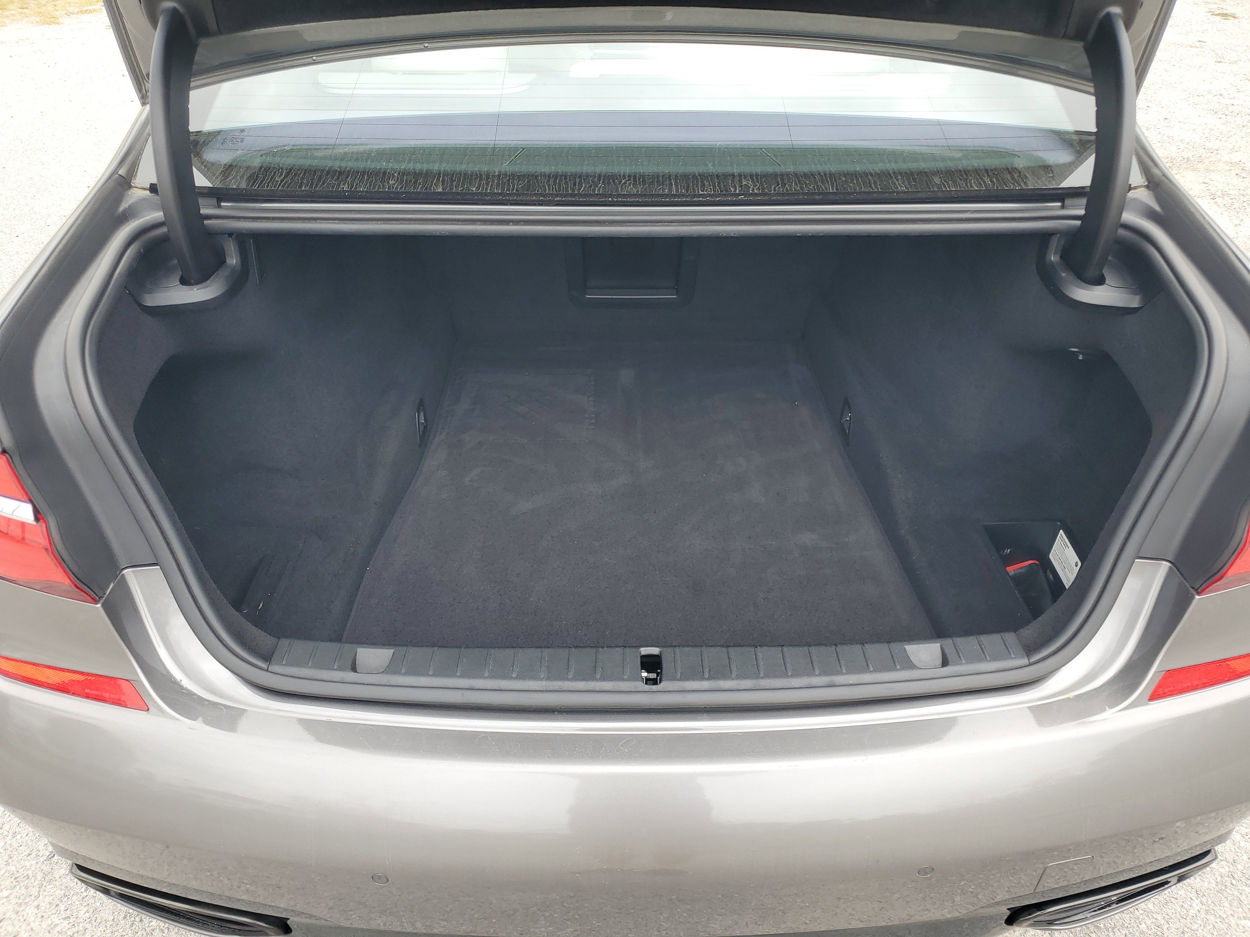 Used 2018 BMW 740i image 8