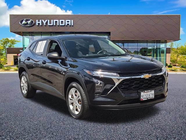 Used 2024 Chevrolet Trax LS FWD image 2