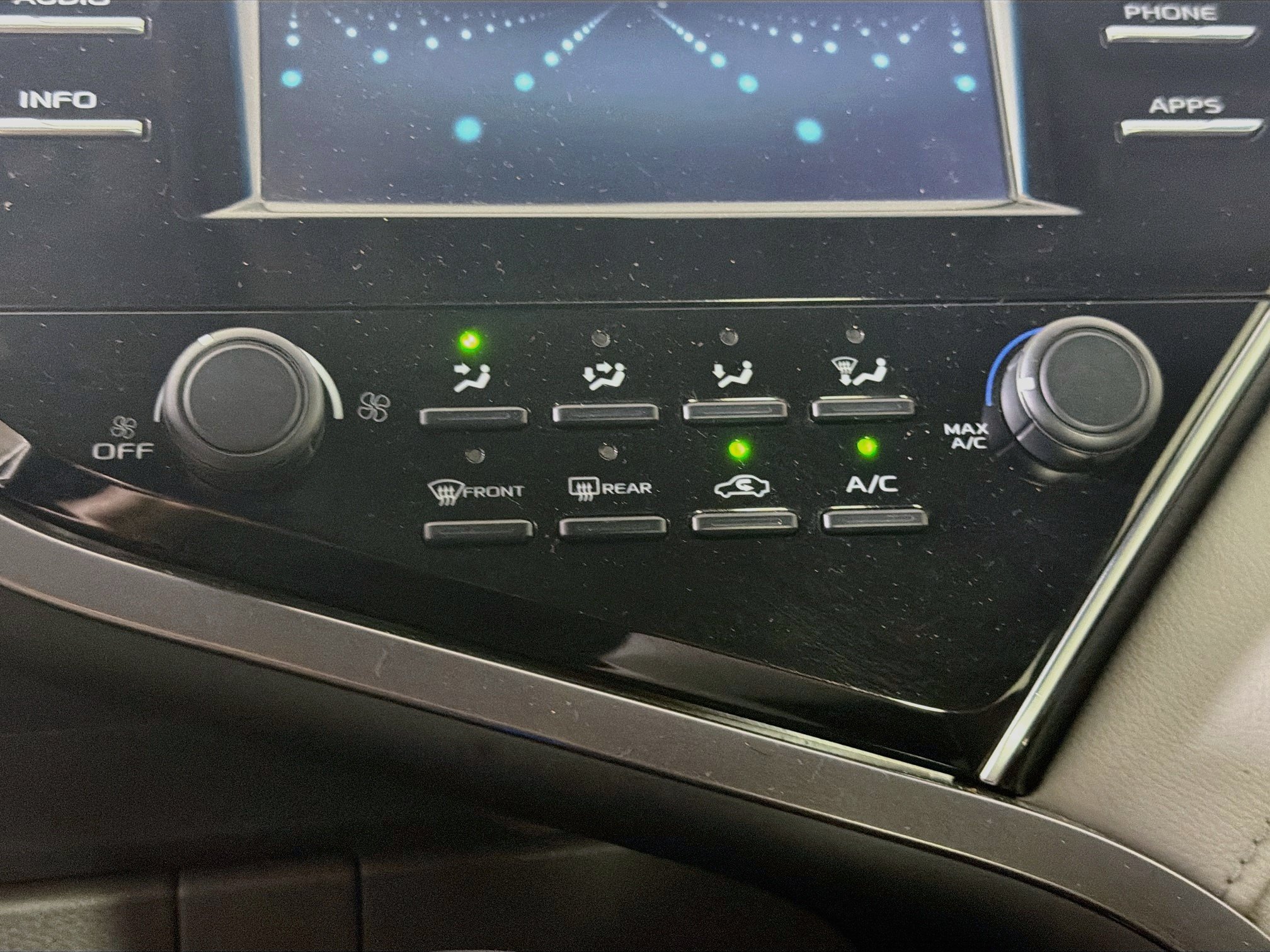 Used 2018 Toyota Camry LE FWD image 22