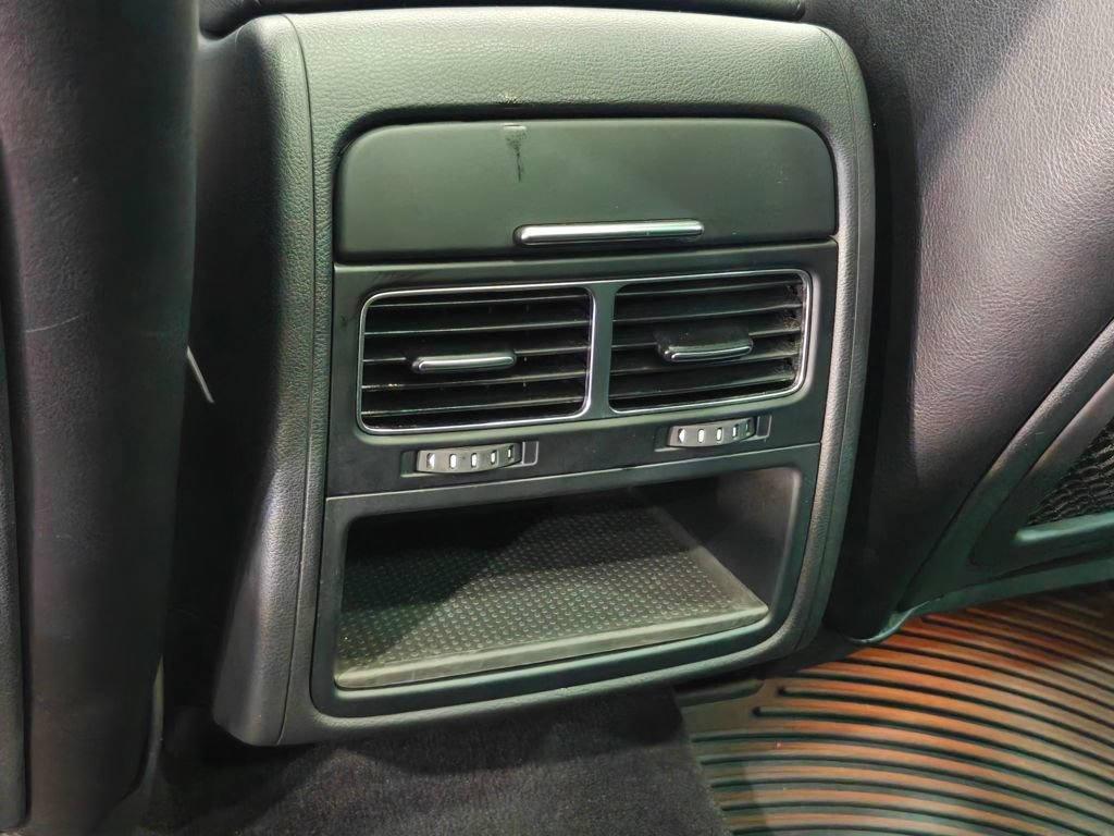 Used 2012 Volkswagen Touareg TDI AWD/4WD image 25