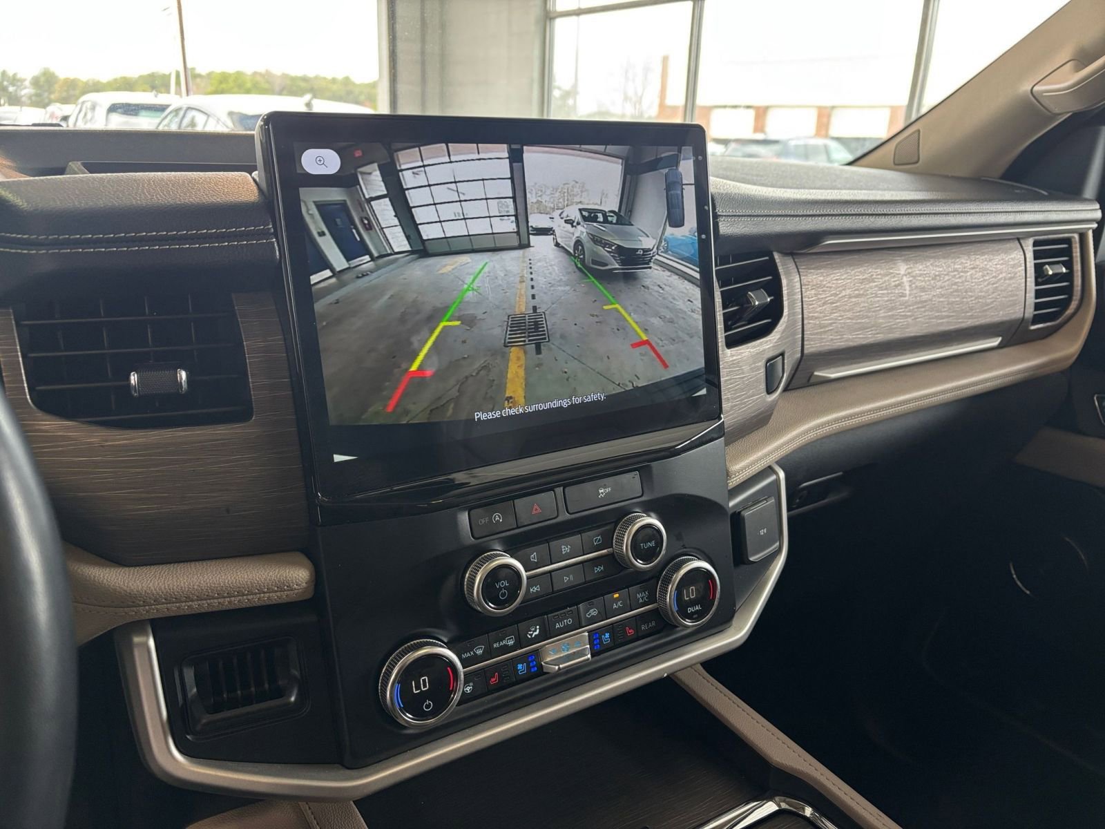 Used 2024 Ford Expedition Limited RWD image 28