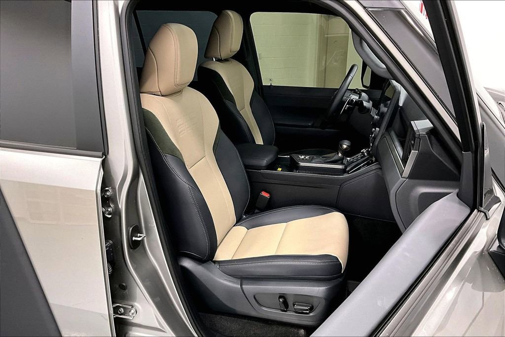 Used 2025 Lexus GX 550 image 10