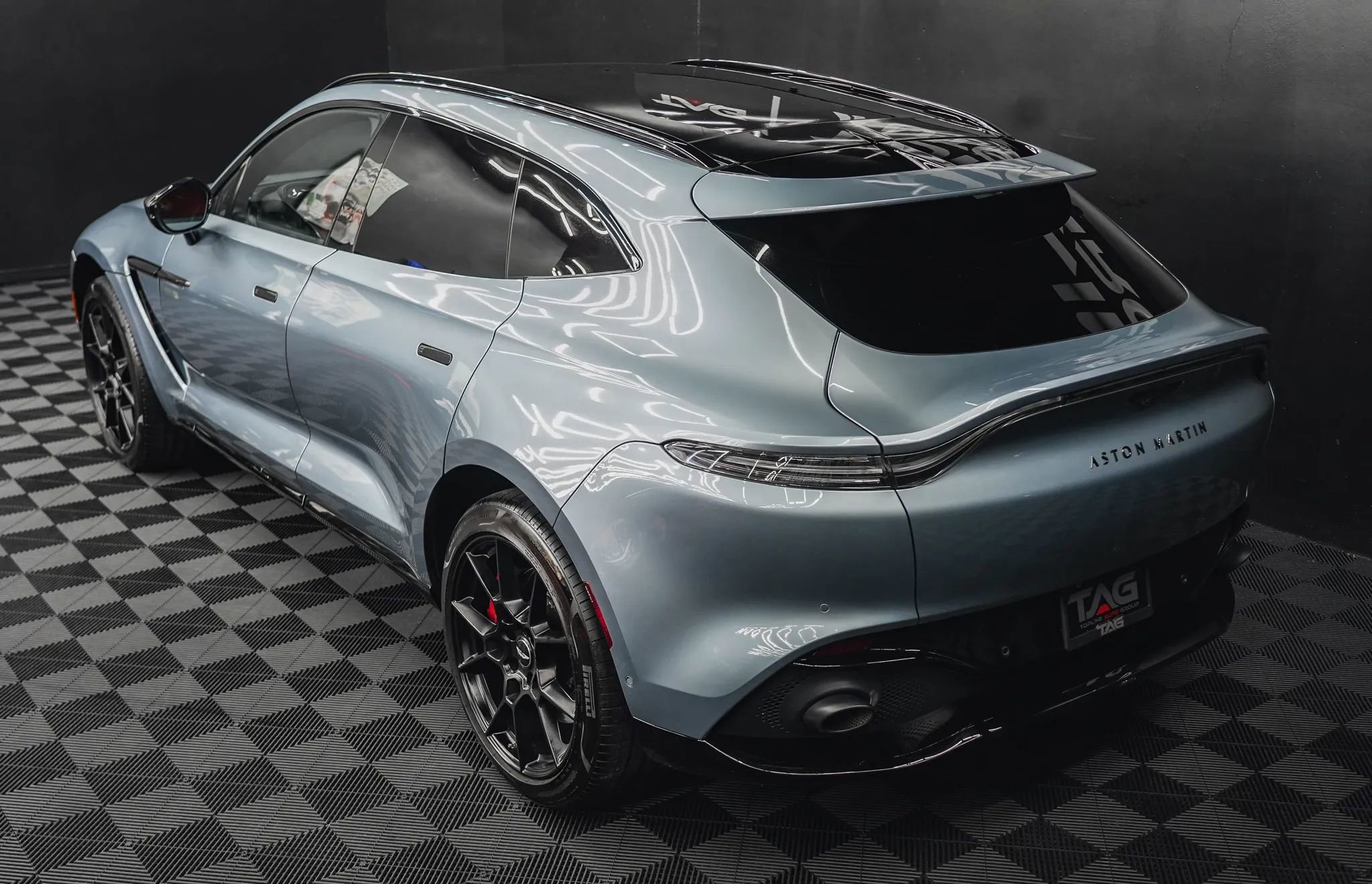 Used 2021 Aston Martin DBX AWD/4WD image 33