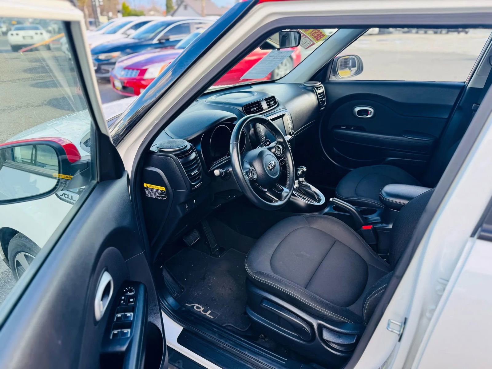 Used 2018 Kia Soul + image 9