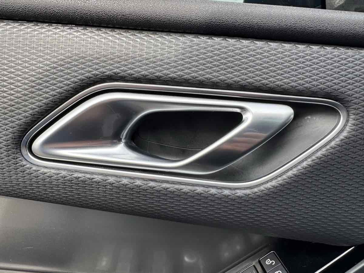 Used 2020 Land Rover Range Rover Velar S image 28