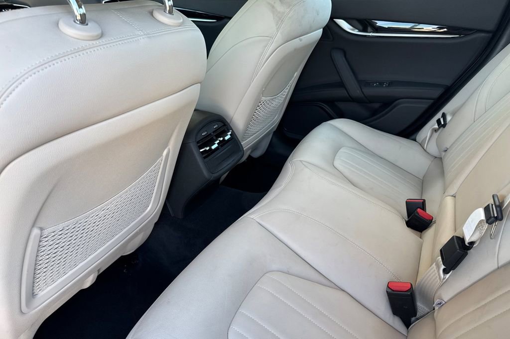 Used 2021 Maserati Ghibli image 11