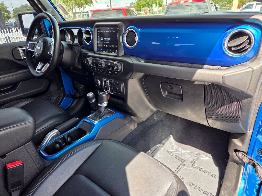 Used 2022 Jeep Wrangler Unlimited Sahara AWD/4WD image 17