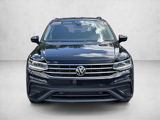 Used 2024 Volkswagen Tiguan SE image 2