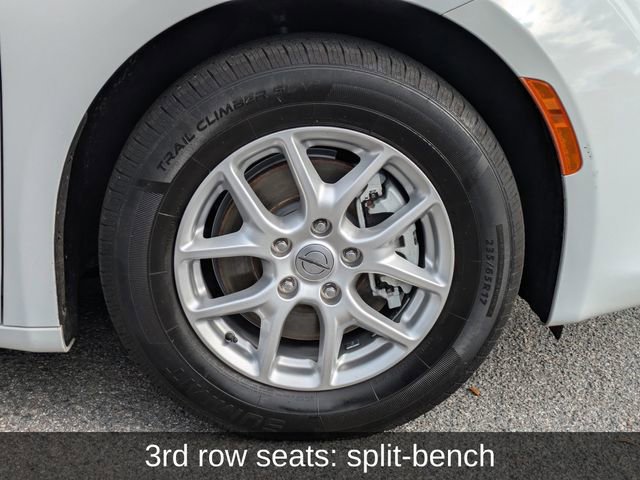 Used 2023 Chrysler Voyager LX image 11