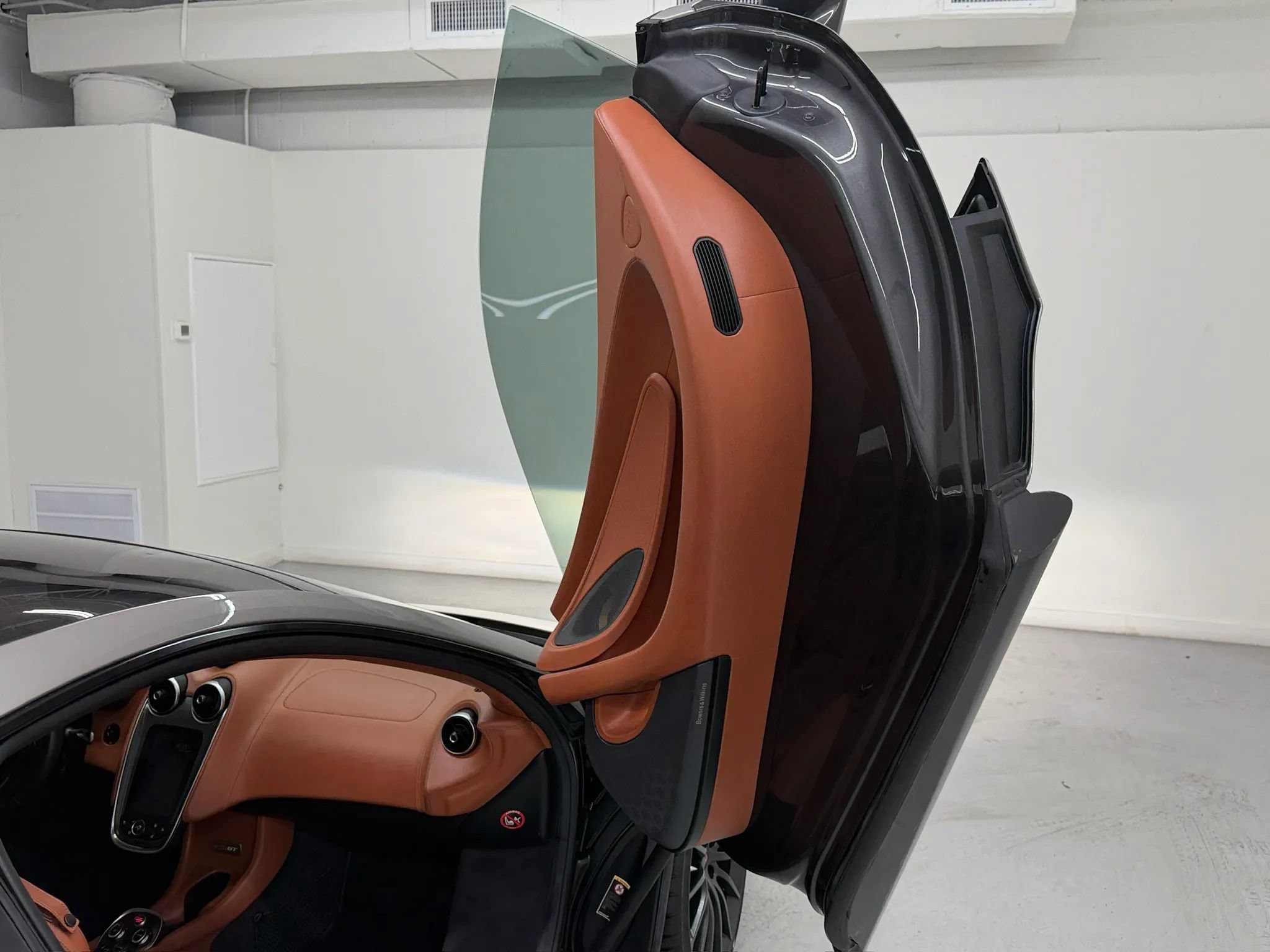 Used 2017 McLaren 570S RWD image 57