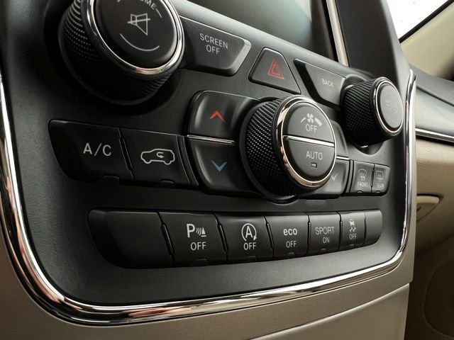 Used 2017 Jeep Grand Cherokee Limited image 31