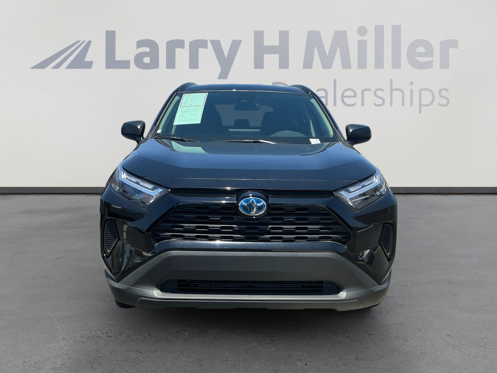Used 2024 Toyota RAV4 LE AWD/4WD image 8
