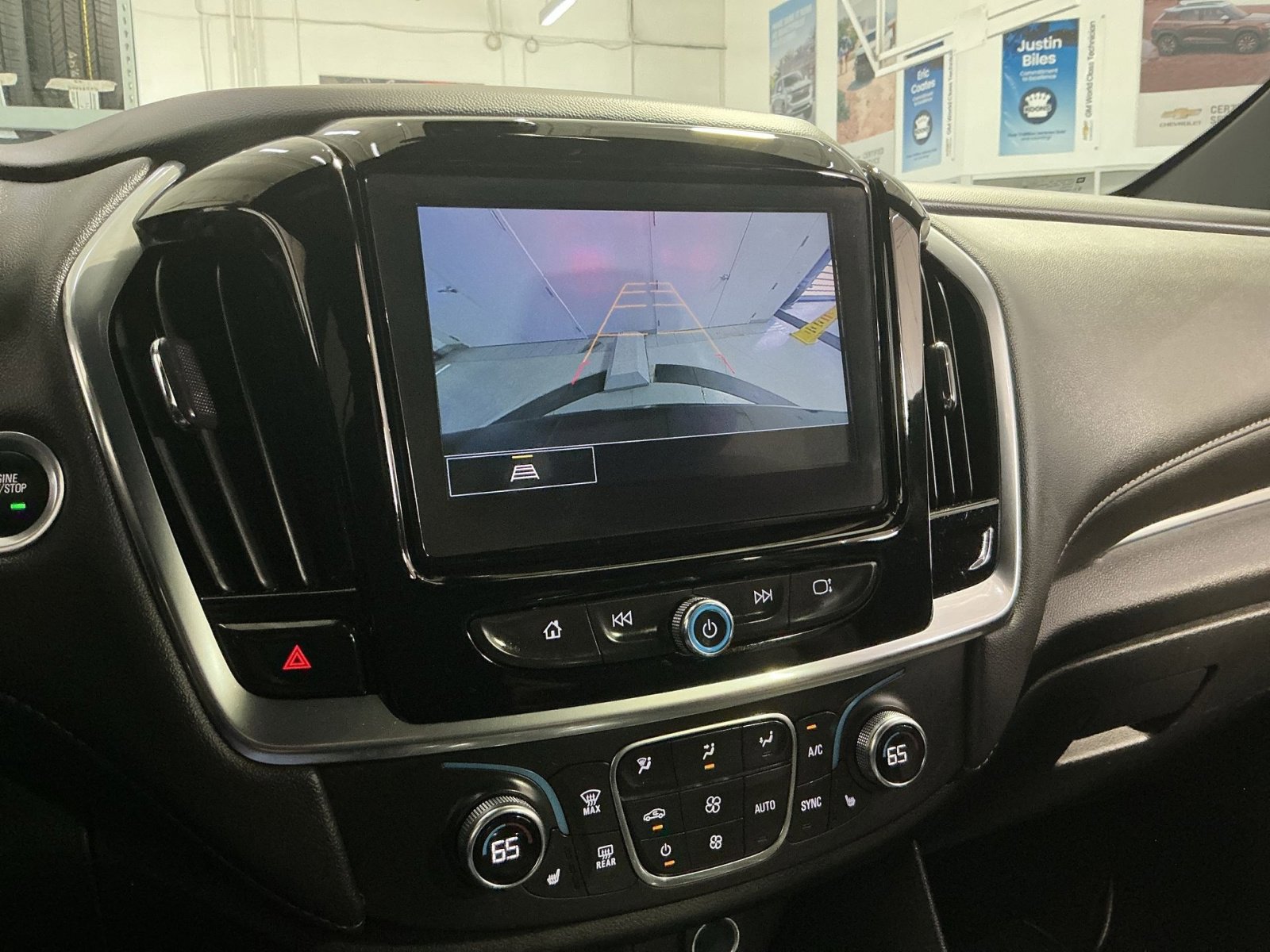 Used 2023 Chevrolet Traverse LT image 20