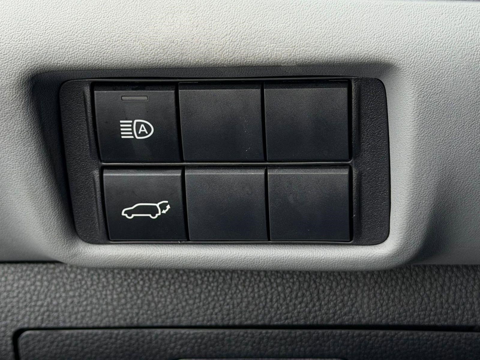 Used 2023 Toyota Highlander XLE image 18