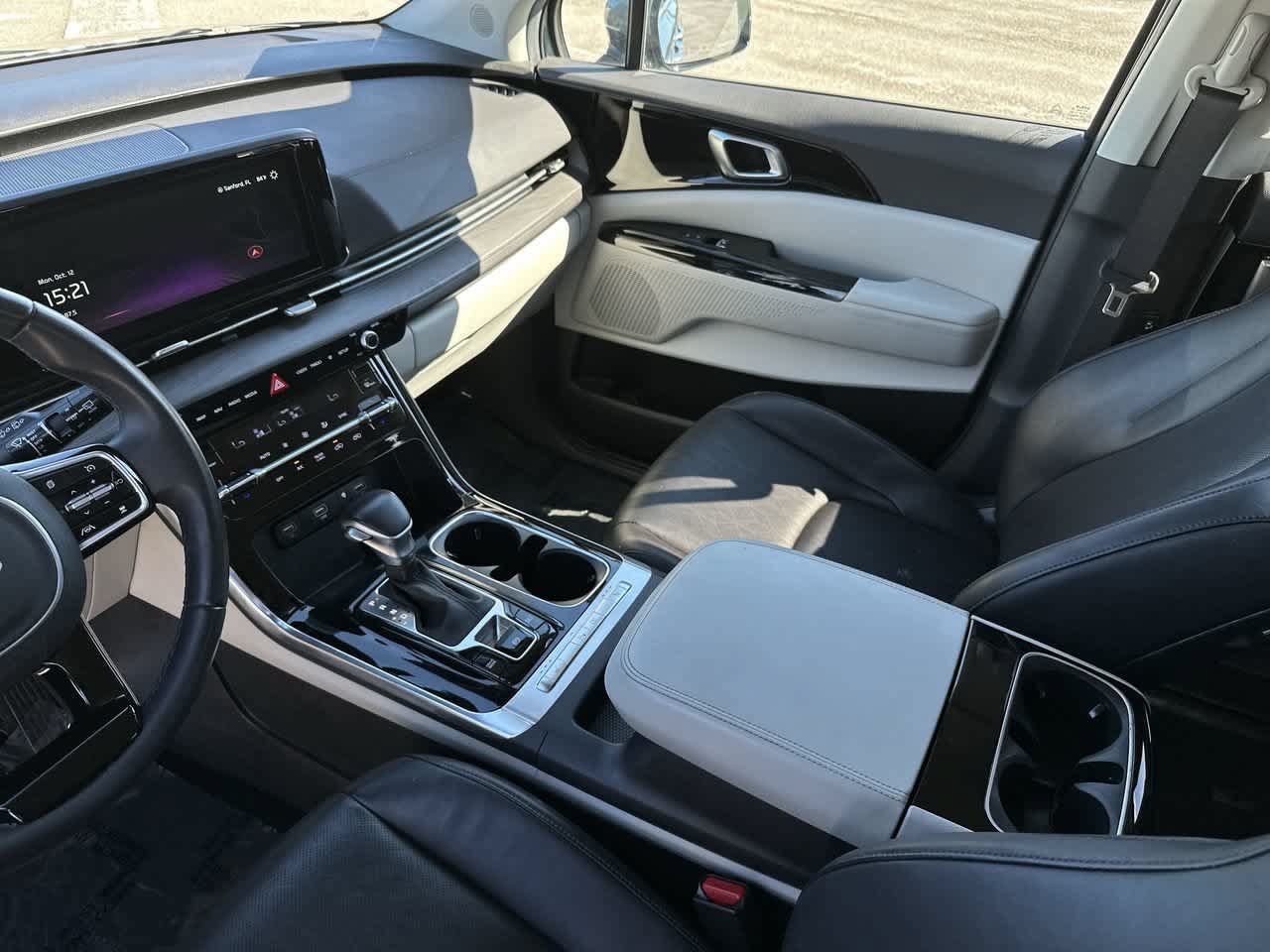 Used 2024 Kia Carnival EX FWD image 24