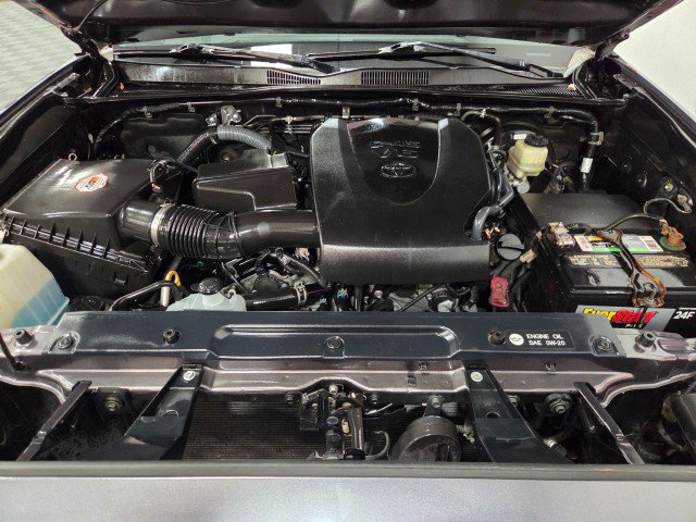 Used 2016 Toyota Tacoma TRD Sport image 90